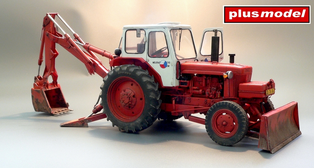 Sovětský traktor-bagr Bělorus-1